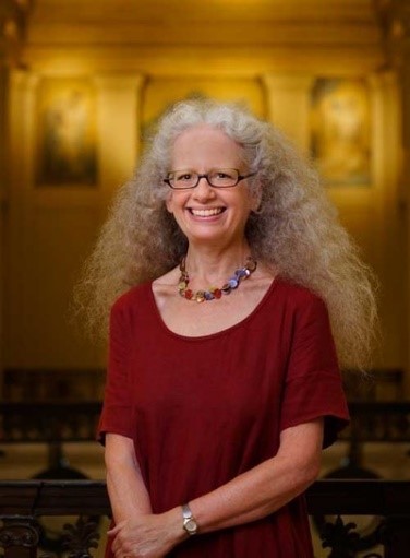 Portrait of Erica Hirshler.