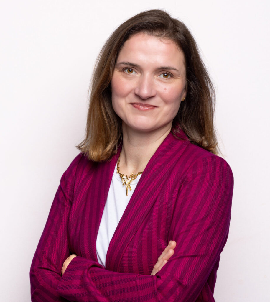 Lucy Pike Headshot.