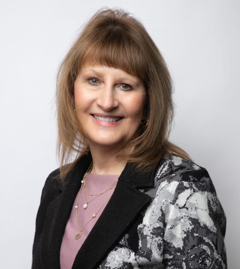 Sandy Stanek headshot.